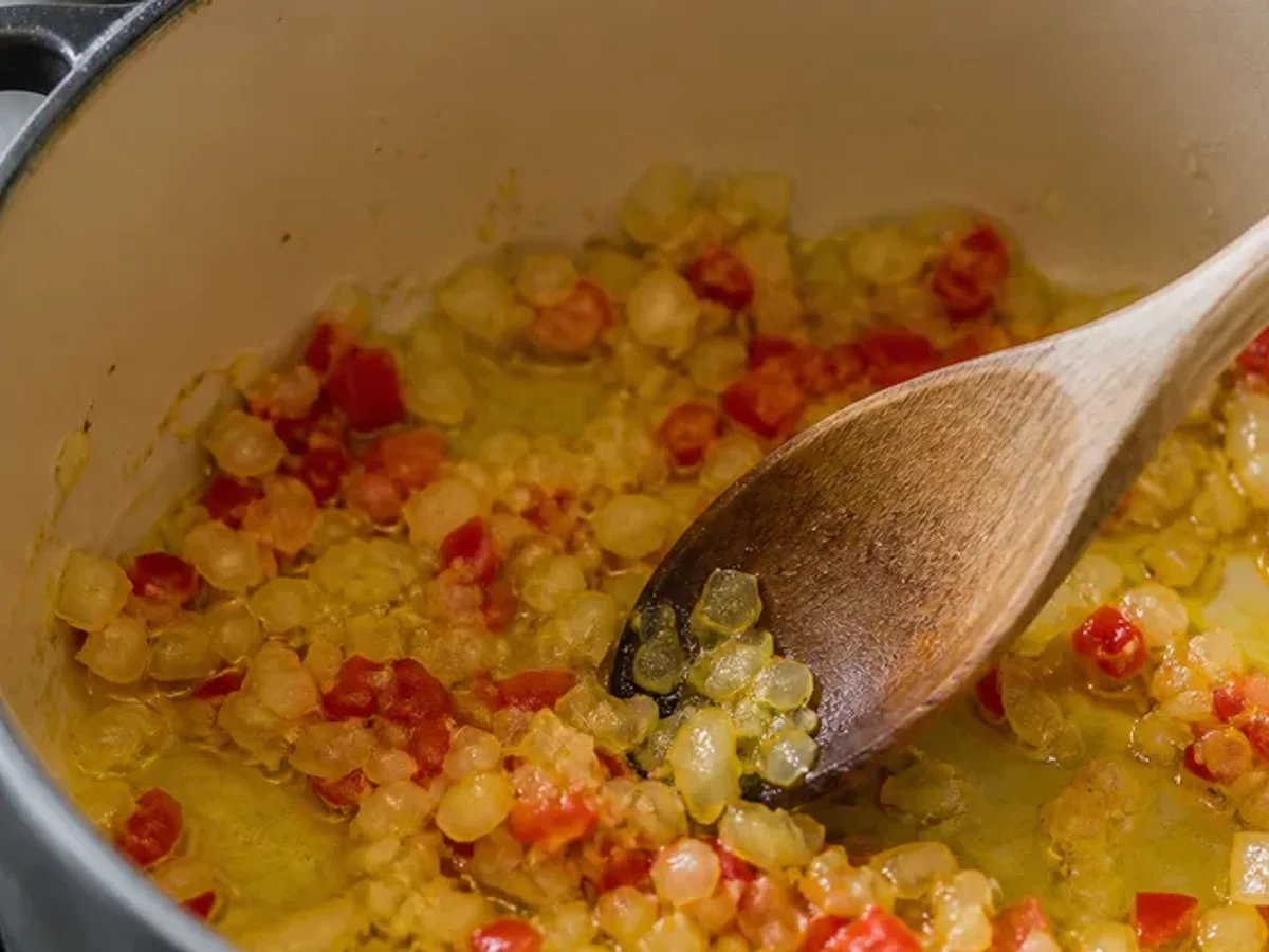 Sofreír los aromáticos